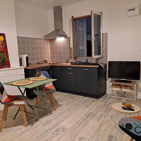 Studio Cosy Meuble, Terrasse Et Patio Pour Velo 로슈포르 외부 사진