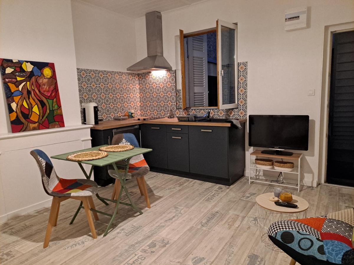 Studio Cosy Meuble, Terrasse Et Patio Pour Velo 로슈포르 외부 사진